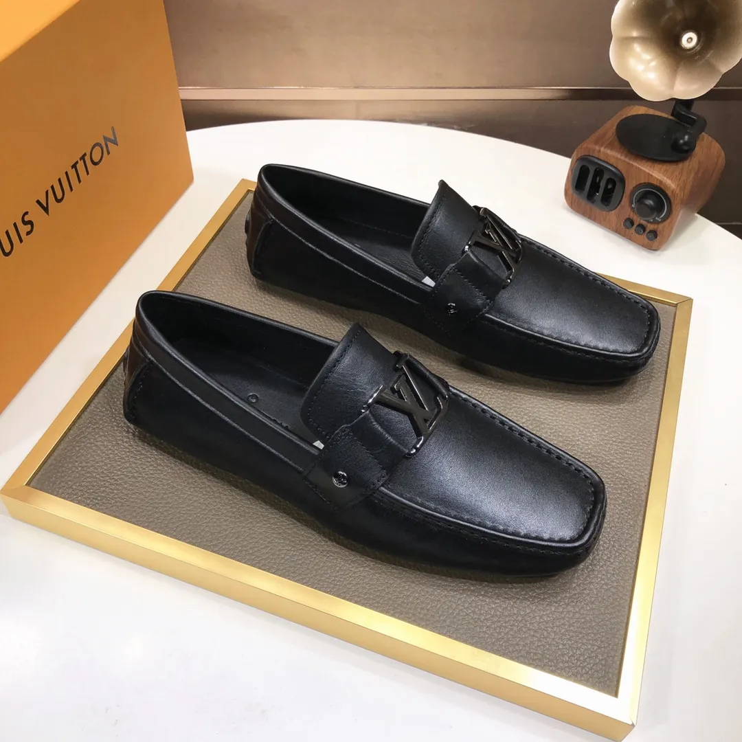 Men's men's shoes 💰420💰 [LV Doudou shoes] (water-dyed cowhide lining) new model is on the market, available on the official website. The new Doudou shoes are processed into single-color materials, and the uppers are made of imported cowhide material. The body of the shoe is fully hemmed with mark thread, and is lined with imported original cowhide leather. The elegant shoe shape is super suitable for all-matching, and the size is 38-44.
